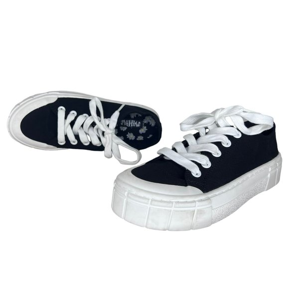 Mad Love Fran Women's Black White Lace Up Canvas Sneaker Shoes Size 7 - Picture 1 of 8